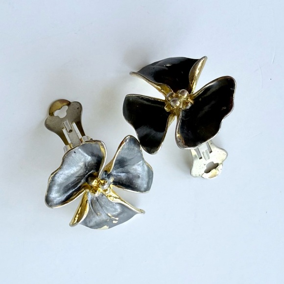 Vintage Chanel 1950s Gold-Plated Hydrangea Flower Clip Earrings by Lina Baretti - Picture 12 of 15